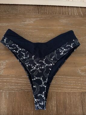 Frankie’s Bikinis Bellamy bikini bottom XS
